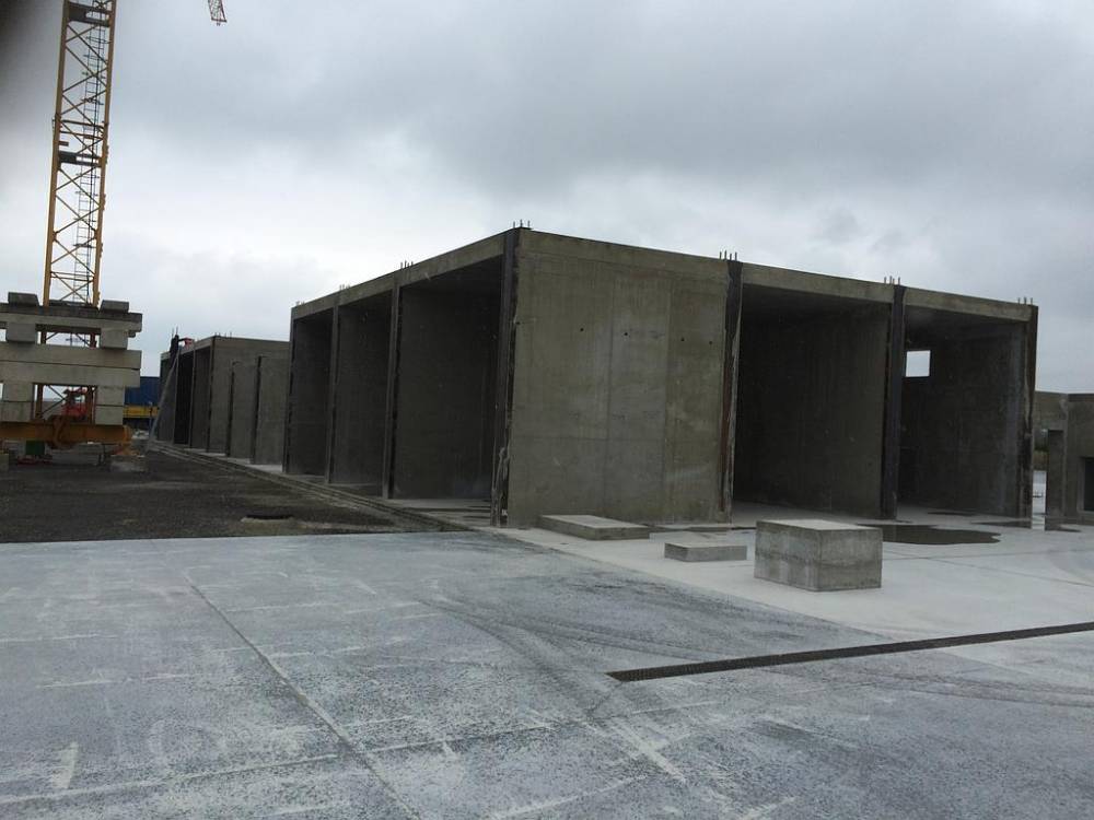 Travaux de maçonnerie avec grue
